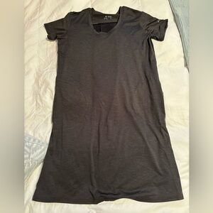 COLUMBIA t-shirt dress. Gray. Has pockets.